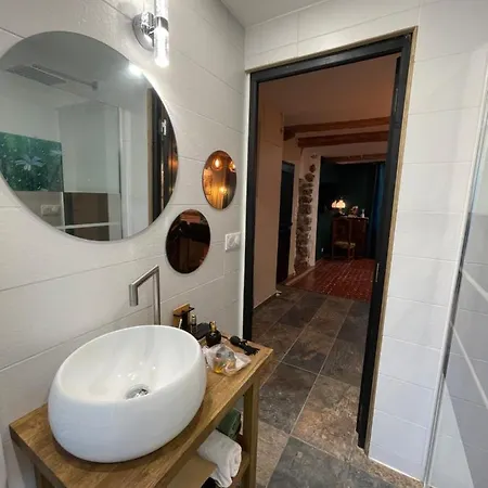 Detente Parfumee, Capitale Du Parfum Apartment