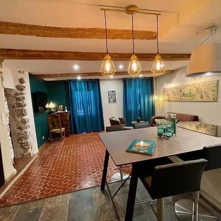 Detente Parfumee, Capitale Du Parfum Apartment